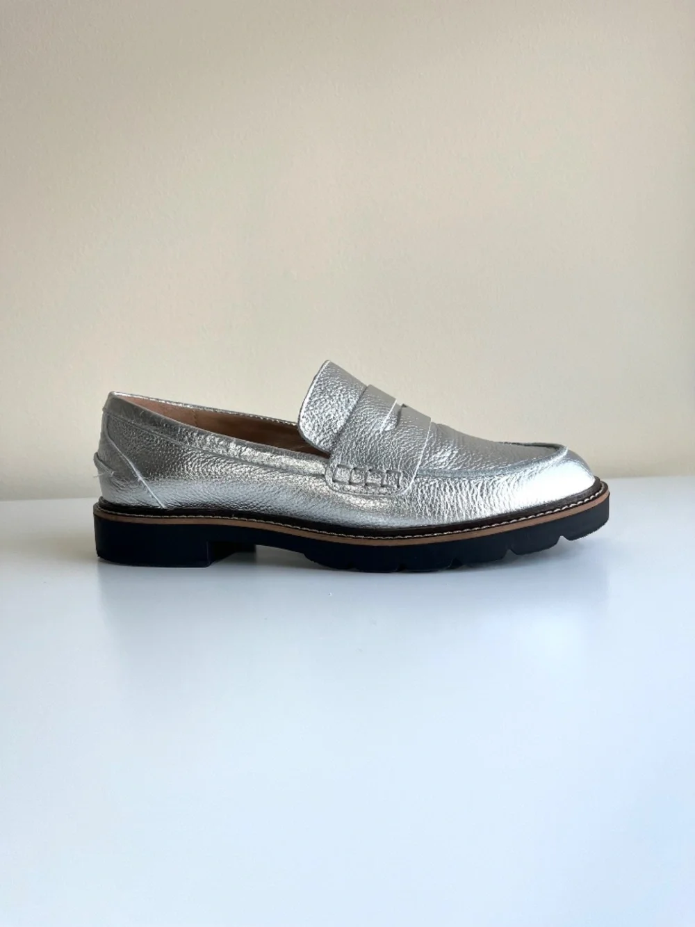 Blondo Waterproof Leather Penny Loafer Size 8 M Silver Metallic